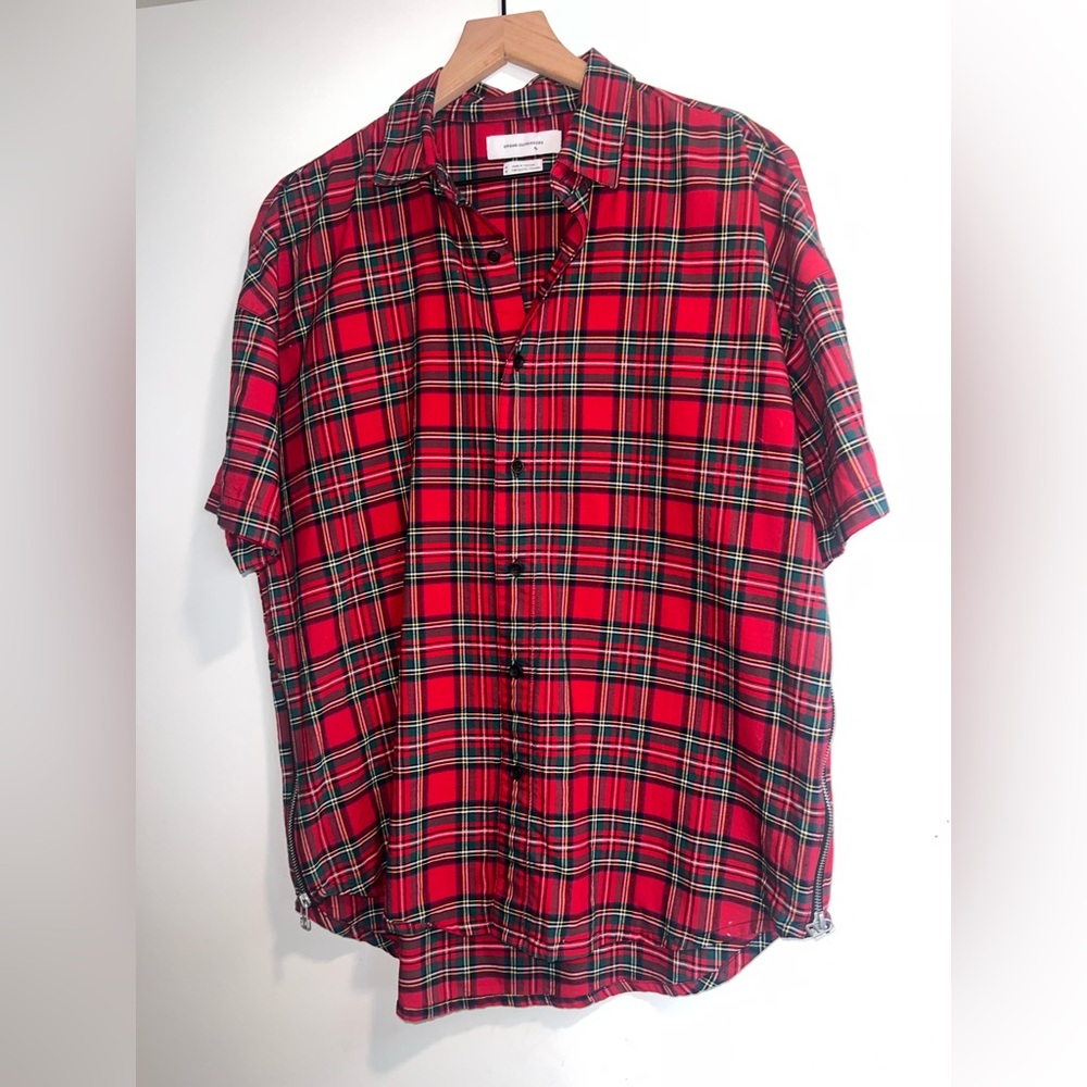 URBAN OUTFITTERS red plaid cotton button-down shirt with side zippers, men’s med